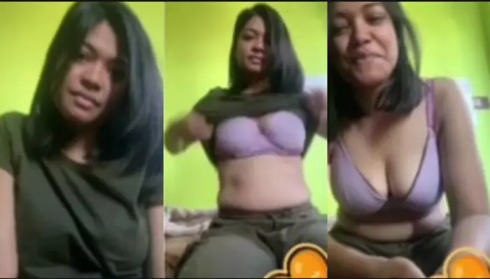 Sexy Gf Showing Boobs Video
