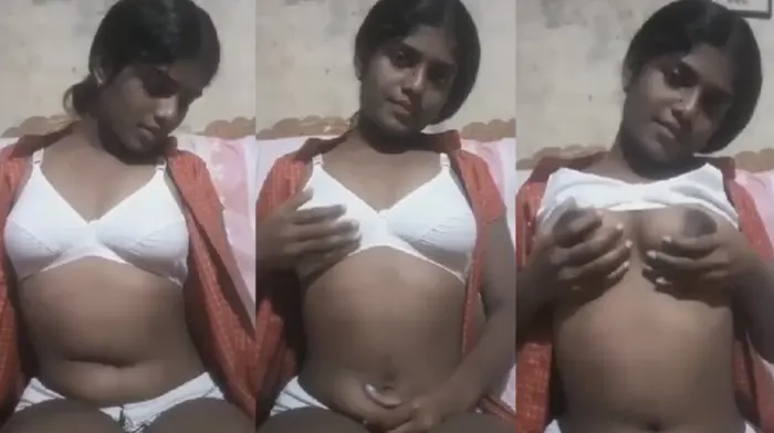 Cute Teen Tamil Dusky GF Pressing Boobs & Showing Pussy Video